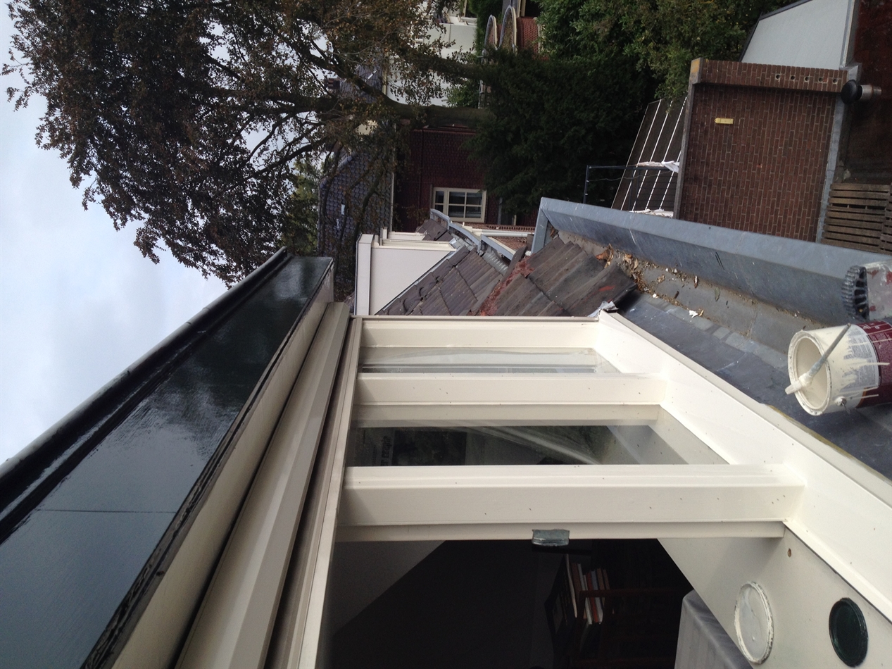 tweede laag grondverf en aflaklaag aangebracht