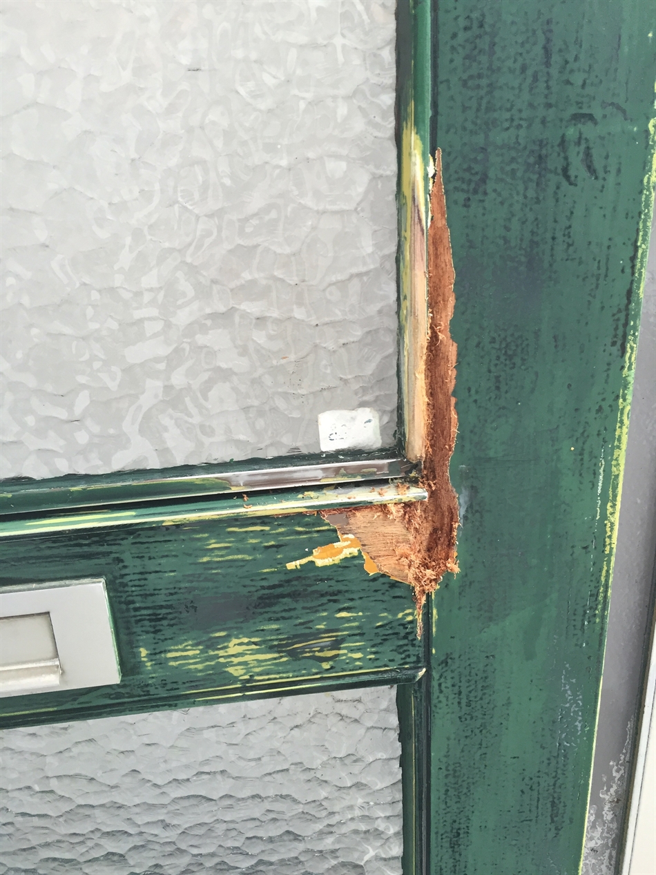 uitgehaald met schrapper tbv voorbewerking met frees.