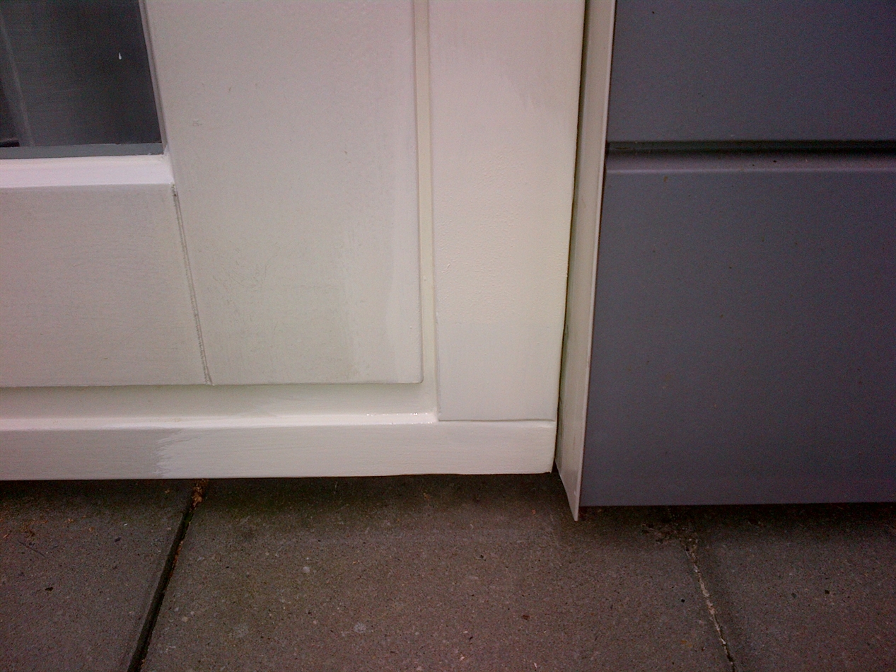 Eindresultaat in de grondlak. Deze opdrachtgever heeft er voor gekozen om zelf af te lakken.