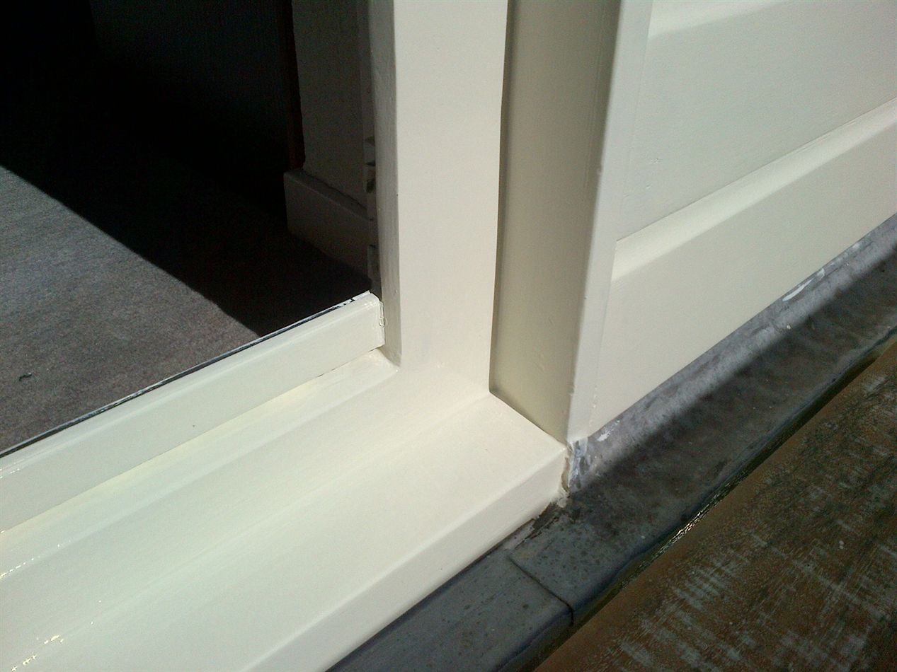 Voorzien van twee lagen grondverf