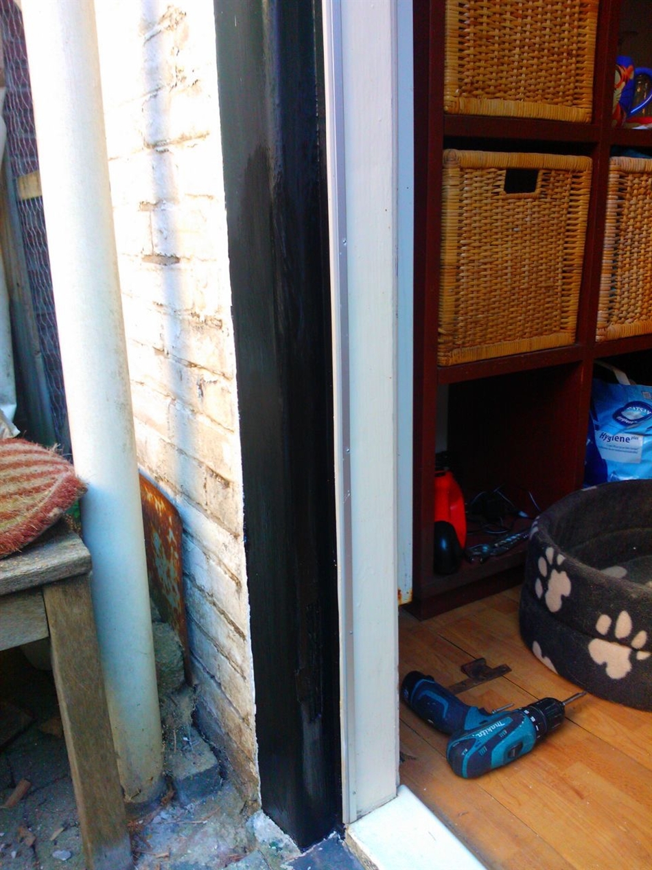 geschuurd en in de grondverf gezet.